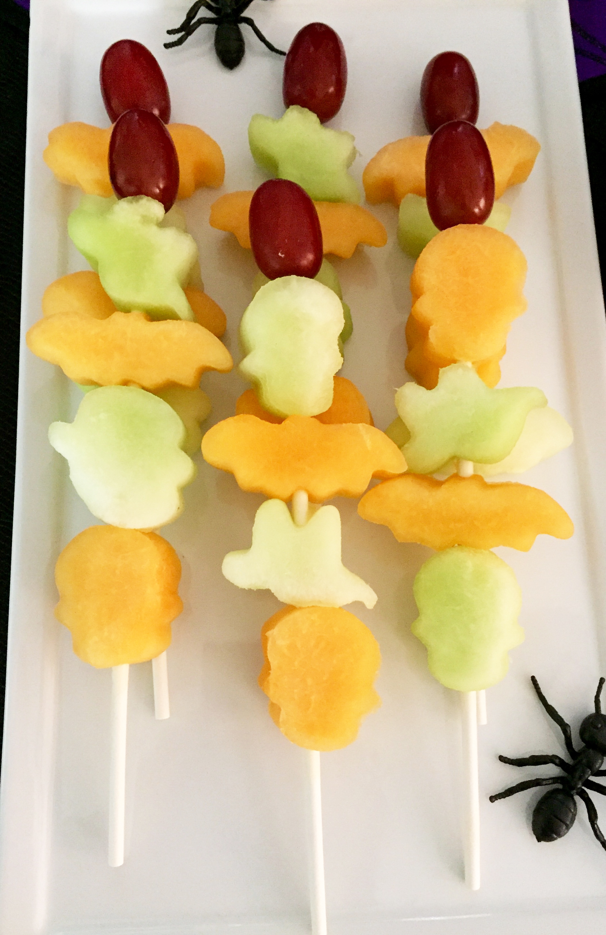 halloween-fruit-kabobs