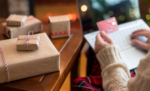 5 Holiday Shopping Hacks to Save Money with Points, Rewards and Gift Cards