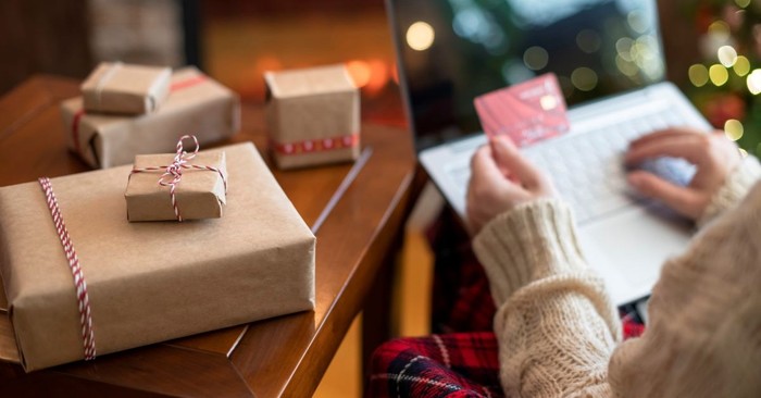 5 Holiday Shopping Hacks to Save Money with Points, Rewards and Gift Cards